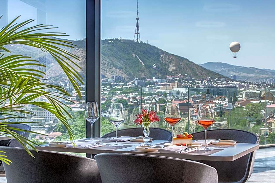 Golden Tulip Design Tbilisi