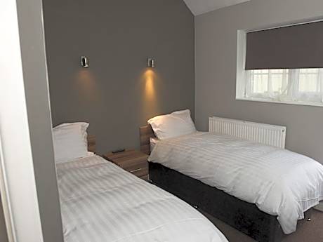 Twin Room with Shower