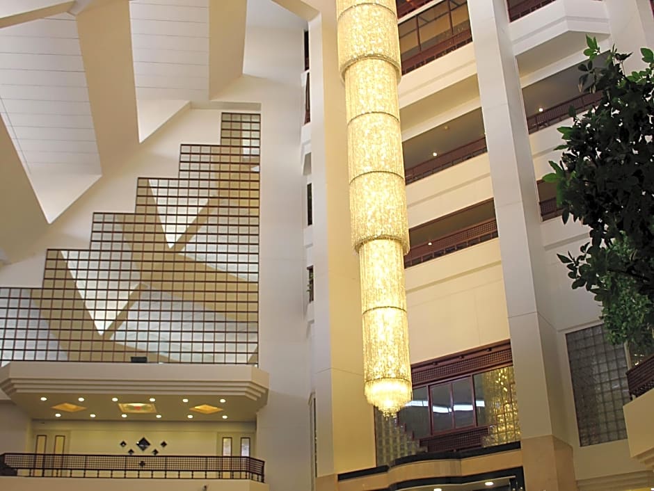 Regent Plaza Hotel & Convention Center