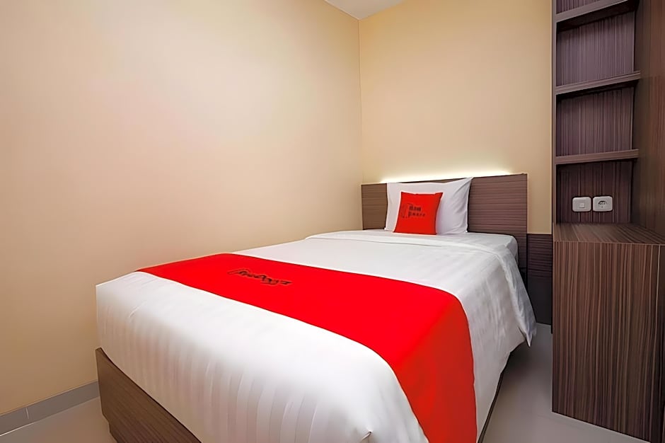 RedDoorz Plus near Paragon Mall Semarang