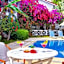 Moonshine Hotel & Suites