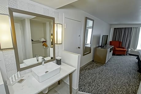 King Room with Accessible Roll-In Shower - Non-Smoking