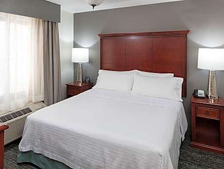 1 King Mobility Accessible Bathtub Suite Nsmk Separate Bdrm/living Rm-sofabed-full Kitchen Free Wifi