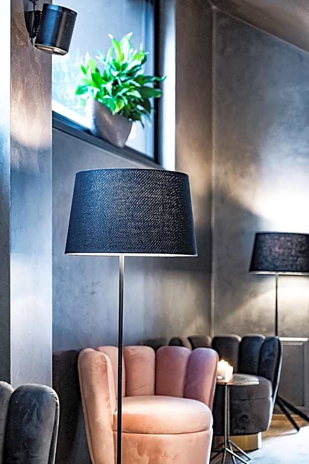 ALMMONTE PRÄCLARUM SUITES - Casual Boutique Hotel