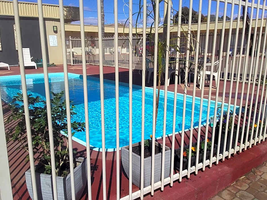 Desert Sand Motor Inn