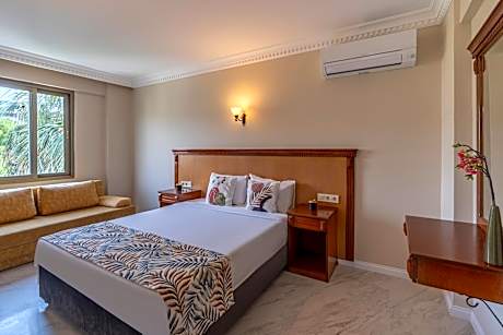 Suite with Garden View