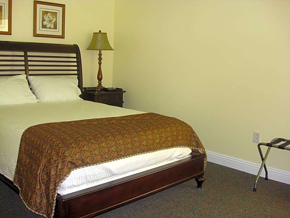 The City Hotel Bar & Grill