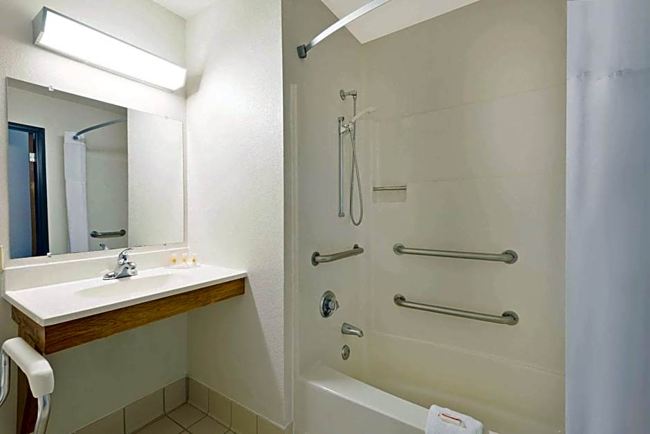 Days Inn by Wyndham Brunswick Bath Area