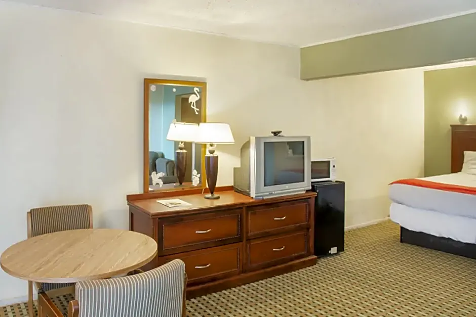 Rest Inn - Extended Stay, I-40 Airport, Wedding & Event Center