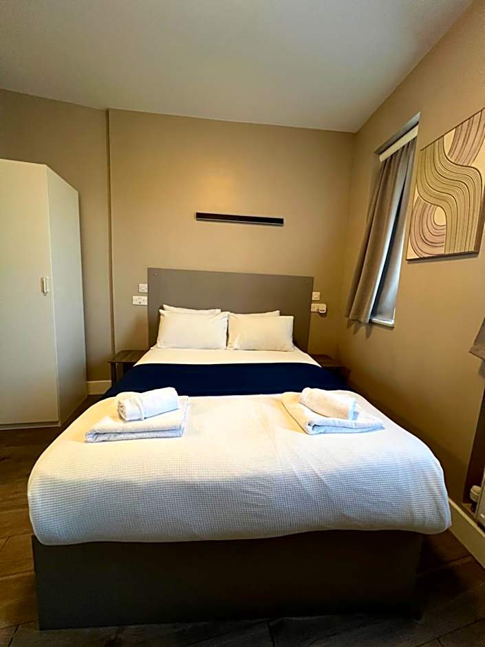 OYO Paragraph Palmers Green - Tottenham Stadium