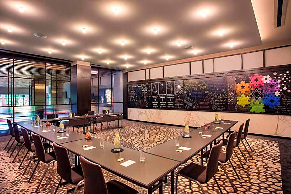 HOTEL EMC2, Autograph Collection by Marriott
