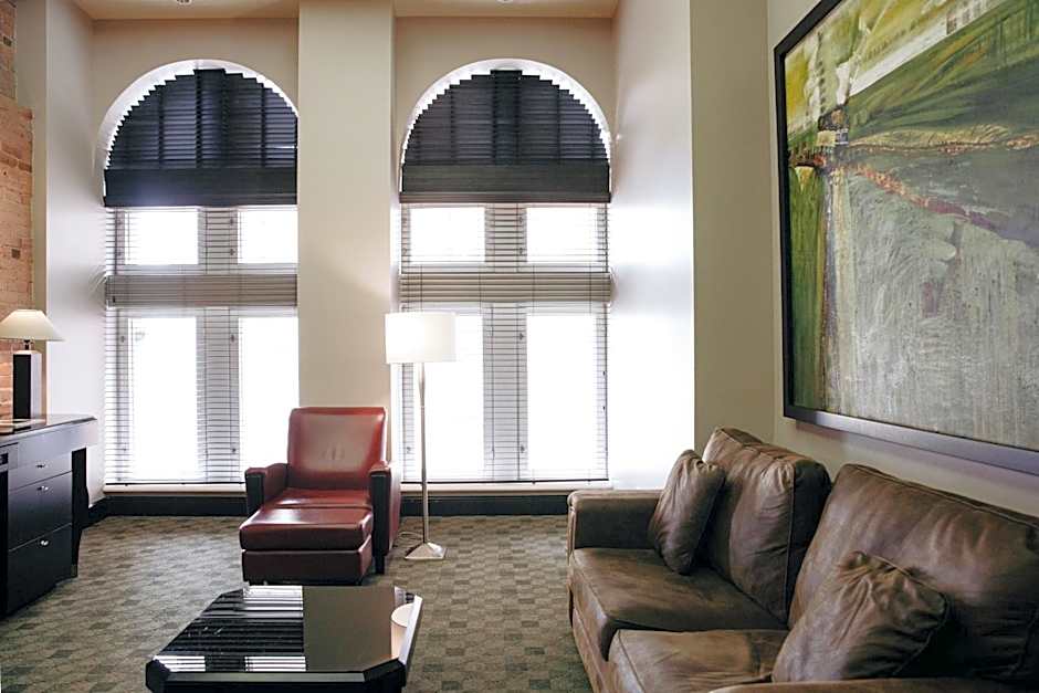 Le Place d Armes Hotel Suites