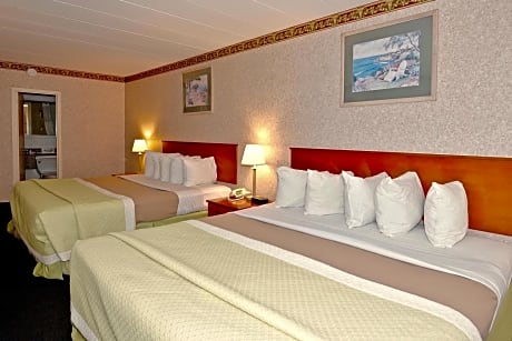 King Suite with Two King Beds - Non-Smoking