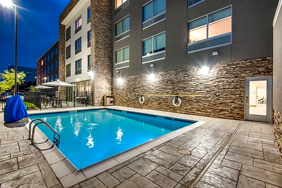 Holiday Inn Express & Suites Dallas North - Addison