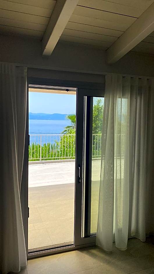 Evia Bay Suites and Retreats