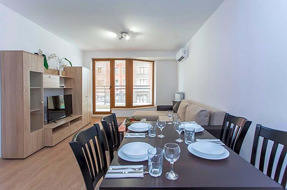 Modern and Bright Apartments near Center - FREE PARKING