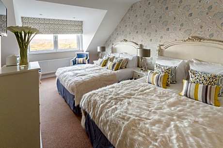 Junior Suite Family Room