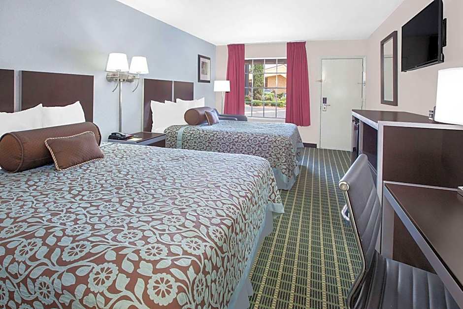 Days Inn by Wyndham Market Center Dallas