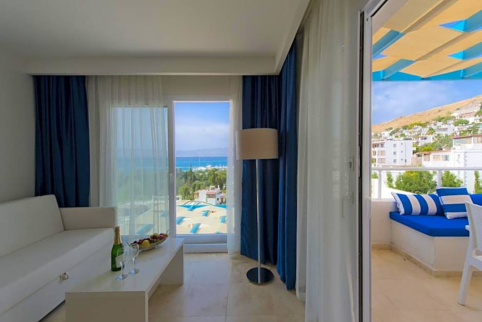 Bellazure Hotel
