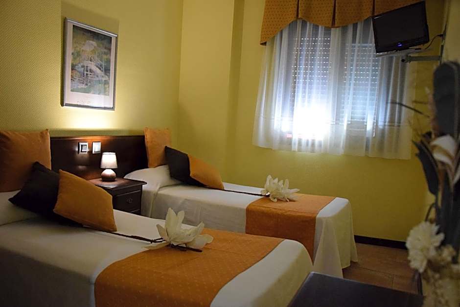 Foto 1 di 4 di Economy 1 Double Bed or 2 Beds