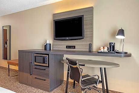 Queen Room with Two Queen Beds and Roll in Shower - Accessible/Non-Smoking