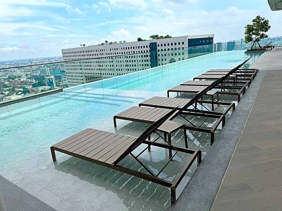 The Quarter Ratchayothin by UHG