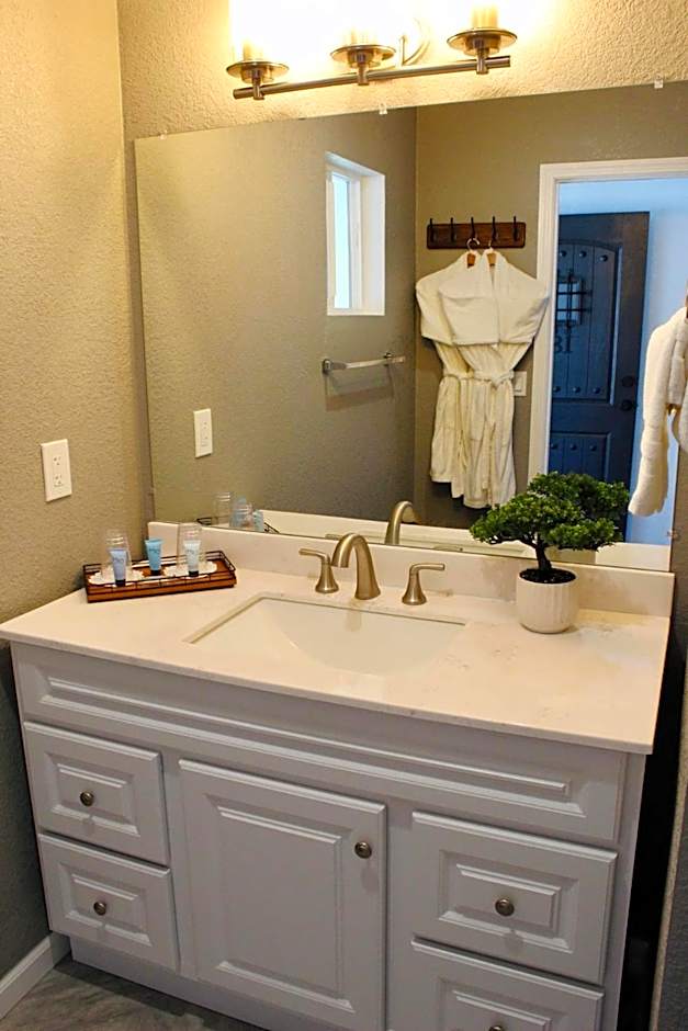 Ocean Cove Lodge Bar & Grill