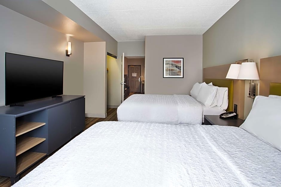 Hampton Inn & Suites Newark Airport Elizabeth