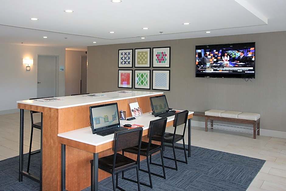 Holiday Inn Express Branford-New Haven By IHG