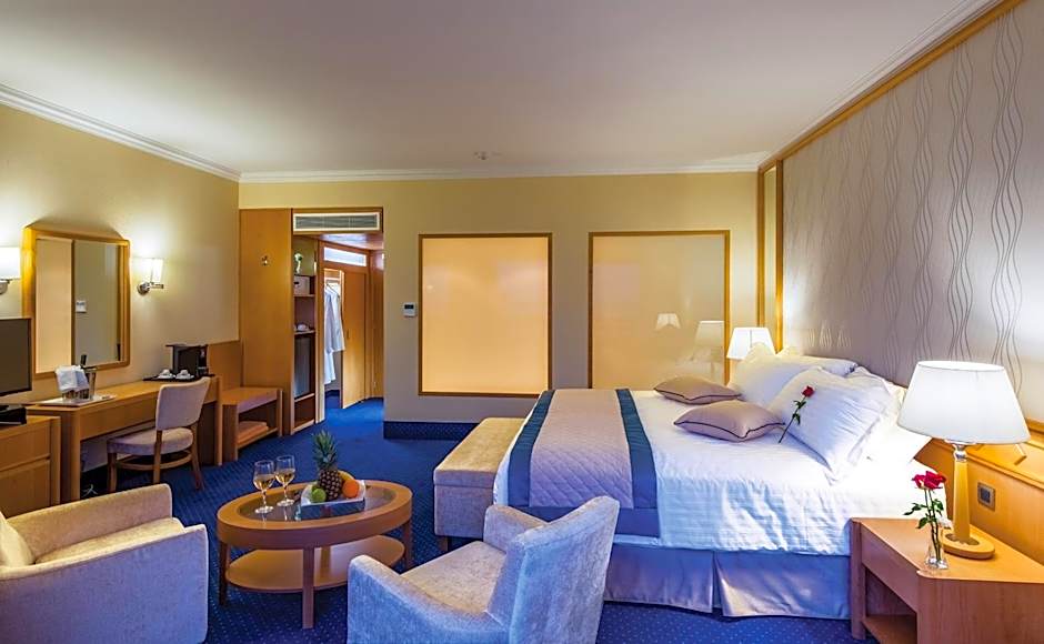 Constantinou Bros Athena Royal Beach Hotel