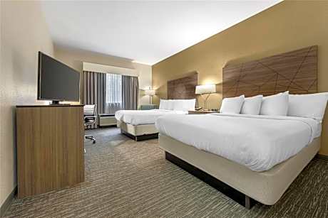 2 Queen Beds  Non-Smoking Refrigerator Full Breakfast