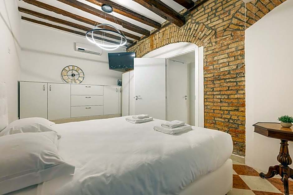 Rialto Suite 707