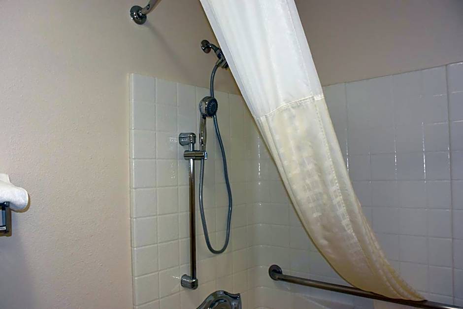 Travelodge Suites by Wyndham Newberg 