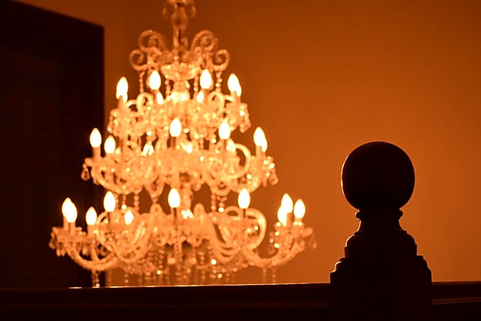 CROWN CENTRAL BUSINESS DISTRICT Motel