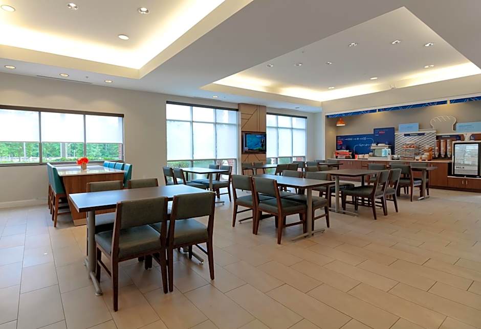 Holiday Inn Express Leland - Wilmington Area By IHG