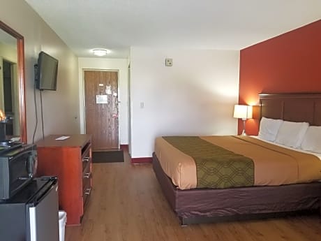1 King Bed Non-Smoking