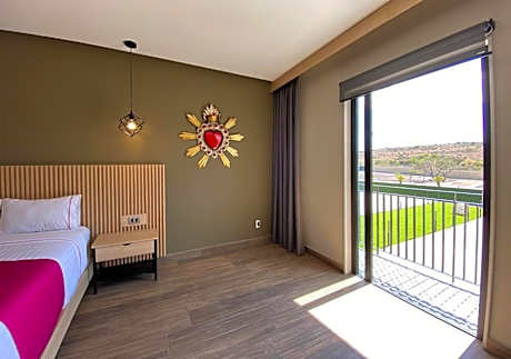 Standard King Room - Non-Smoking