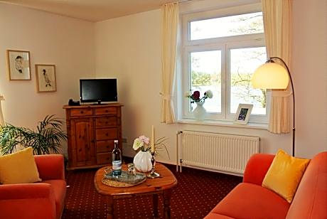 Apartment with Lake View