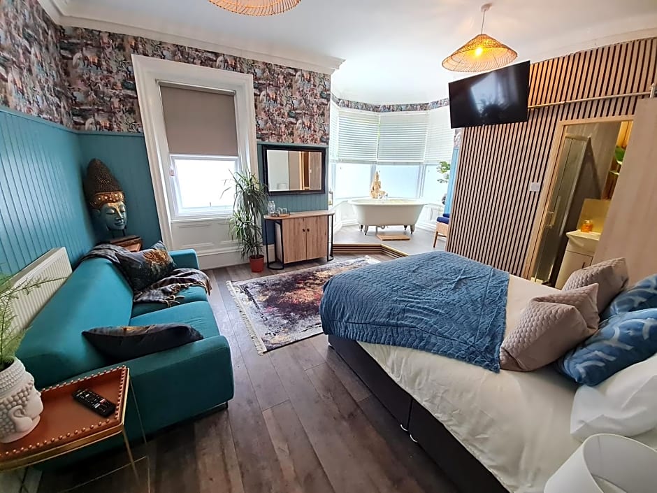 Lemur Lodge - Boutique Apartments - Short Stroll to The Beach