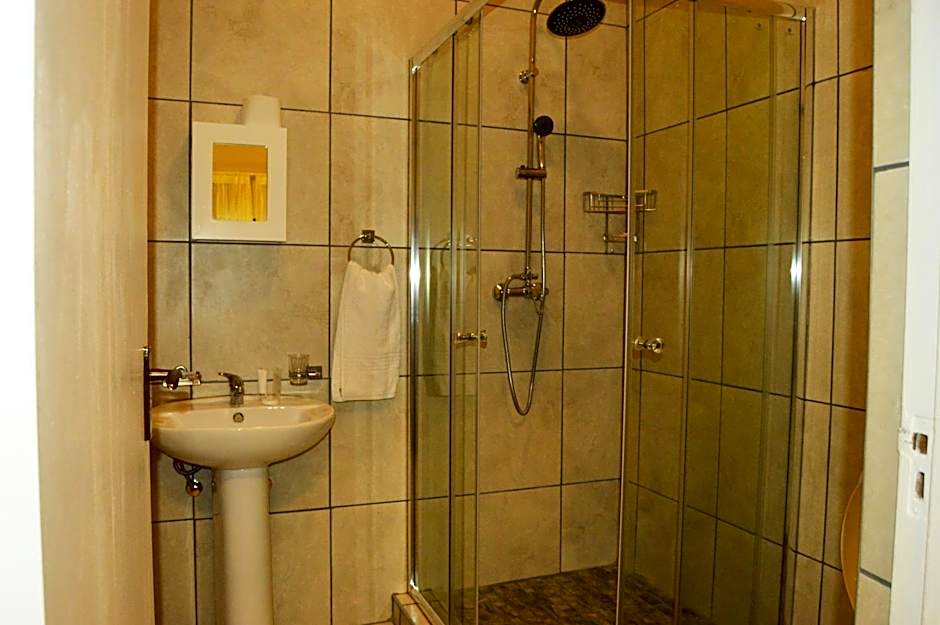 Crystal Rose Lodge & Spa