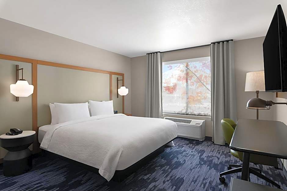 Photo 1 of 2 of 1 King Bed, Hearing Accessible