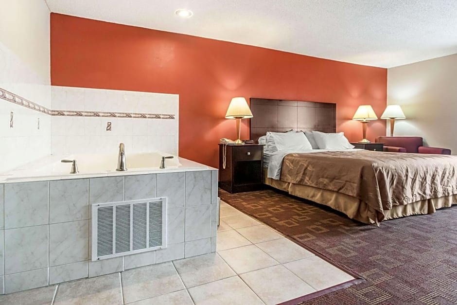 Quality Inn & Suites Lawrenceburg