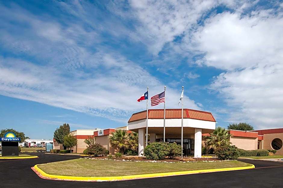 Days Inn by Wyndham Sherman