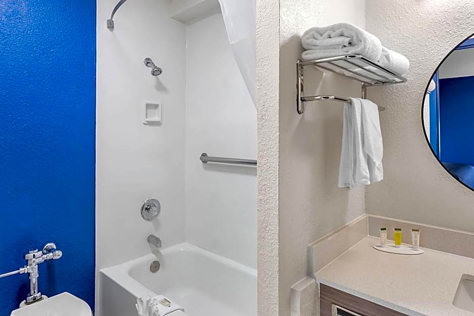 Super 8 by Wyndham Chicago IL