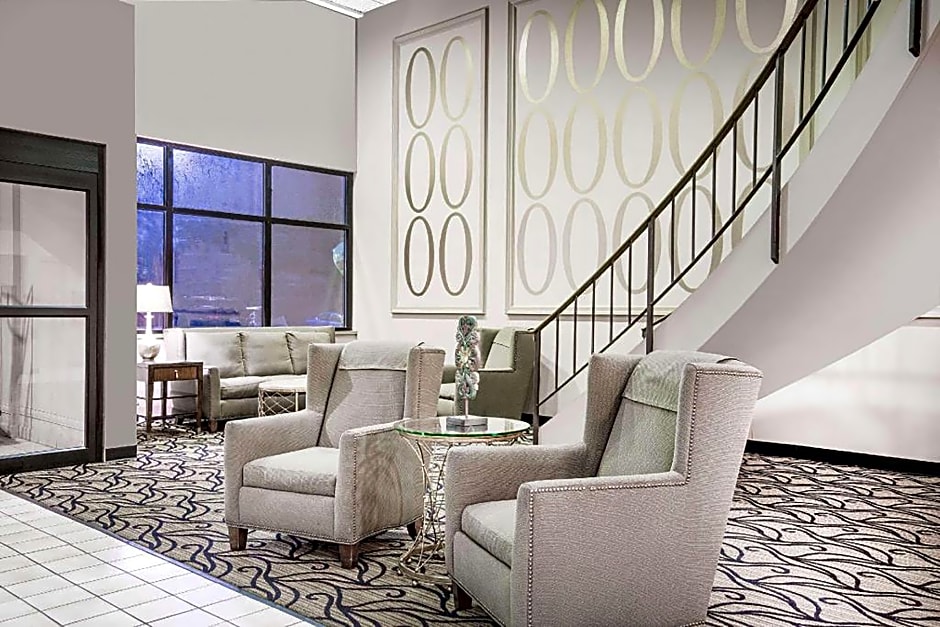 Norwood Inn & Suites LaCrosse