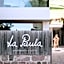 La Paula Apartments & Suites