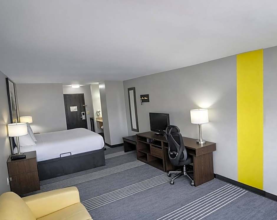 Super 8 by Wyndham Salina I-70