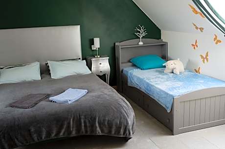 Family Room with Garden View