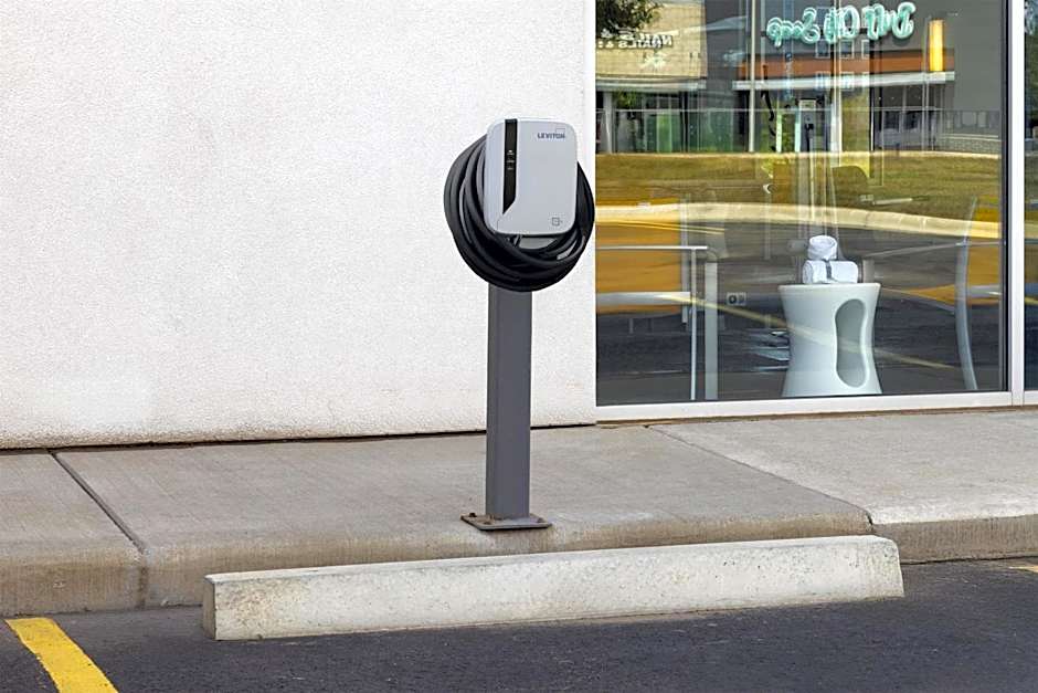 GLo Best Western Dawley Farms In Sioux Falls