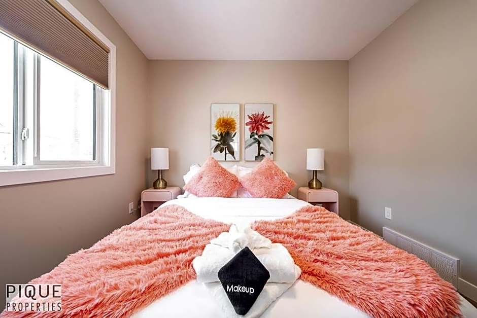 NEW, Euro-Style Suite, Whyte Avenue, AC, Netflix, Sleeps 6!